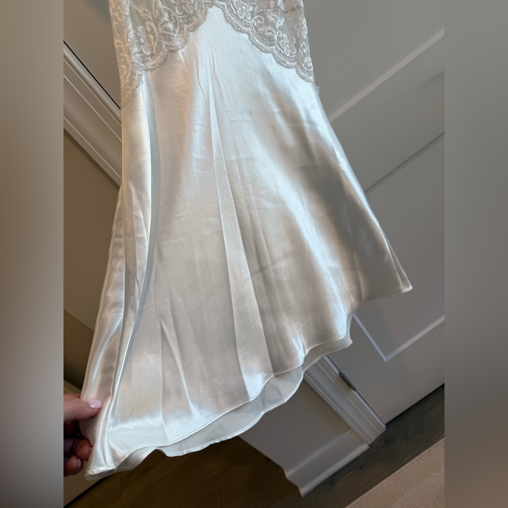 Elegant Satin Lace Slip - white - Picture 3 of 9